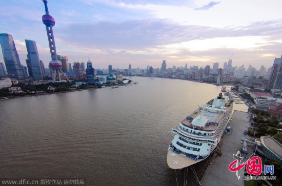 世界最大私人豪华邮轮访上海(组图)