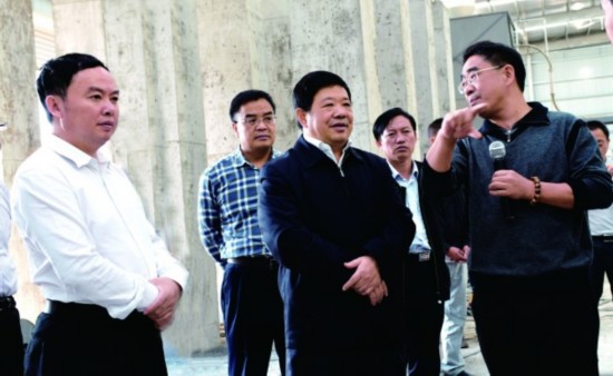 周荣到红果经济开发区和盘江精煤公司调研