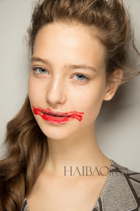 ޱޱ������˹����º�� (Vivienne Westwood Red Label) 2015�׶ش���ʱװ�ܳ��·������㳡ױ��