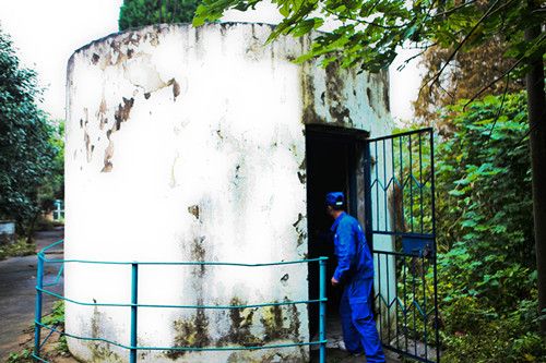 天然矿泉水源地深藏蜀山公园 每天灌装万桶水