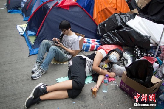 香港占中非法集会者为逃避法律责任而蒙面行动