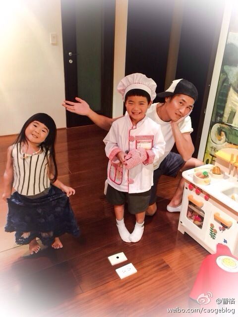 姐姐双眼放电托下巴妩媚撩人Joe大厨被抢风头