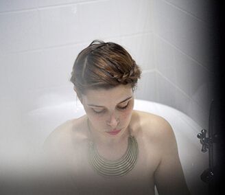 房东浴室装镜偷窥卧室装有针孔摄像头 女性要学会保护