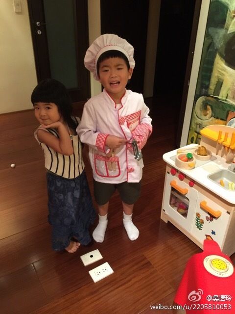 姐姐双眼放电性感撩人Joe大厨被抢风头显无奈