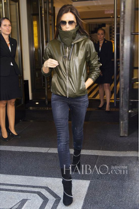 ʱ927գάǡ˺ķ (Victoria Beckham) ̸п뿪ŦԼ齵ľƵ꣬ɩæµŮǿˡ