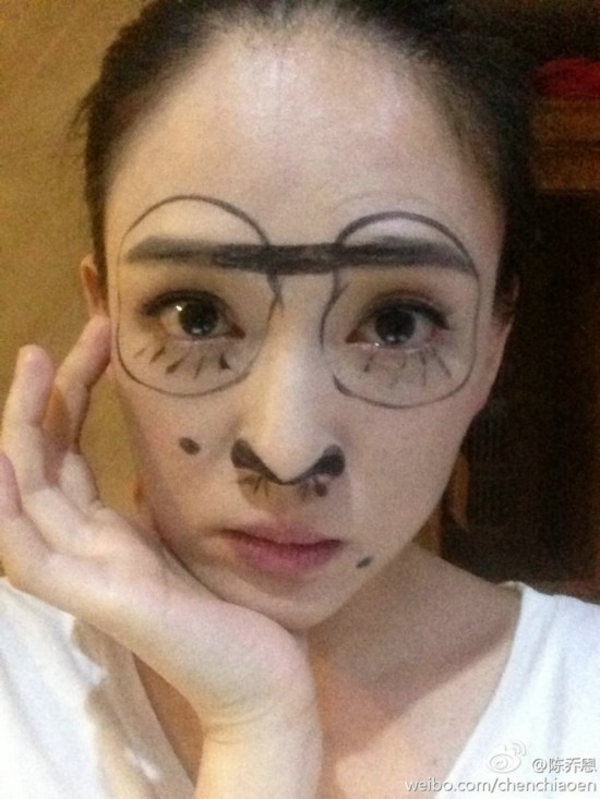 陈乔恩花脸猫装无辜 与郑爽揽欢喜哥上演制服