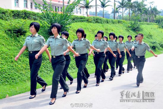 解放军军士长<em>当上女兵</em>班唯一男班长【3】--陕