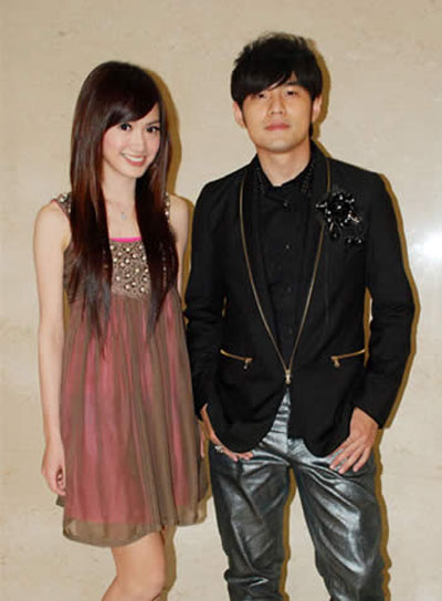 昆凌默认一月与周杰伦结婚 提起男友便一脸甜