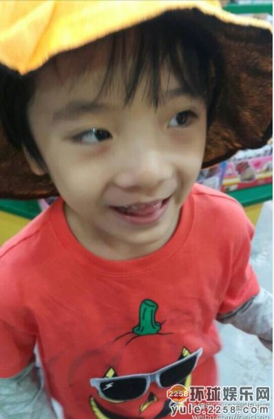 李易峰惊遇粽子费曼多多搞怪欢闹 万圣节众星