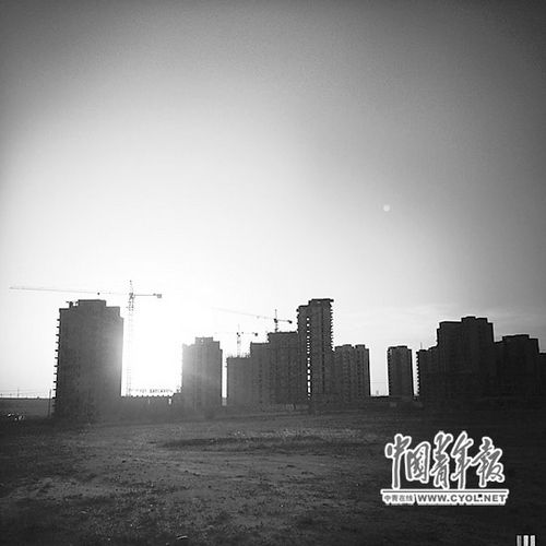 鄂尔多斯经济崩溃后出现以物易物市场 现金稀