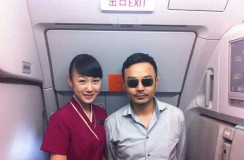 孙俪素颜亮相与空姐合影 空姐“受宠若惊”！