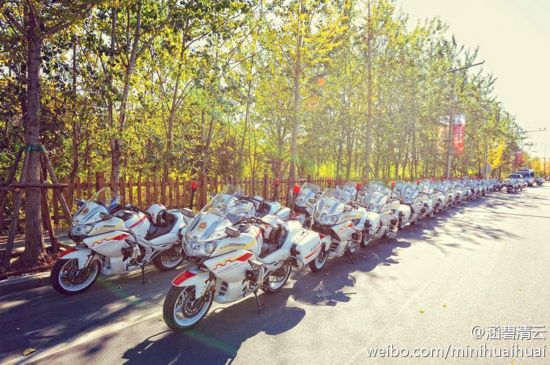 APEC国宾摩托车护卫队 北京市民:帅呆了(图)