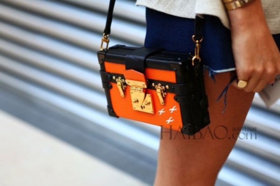 ·ס (Louis Vuitton) 