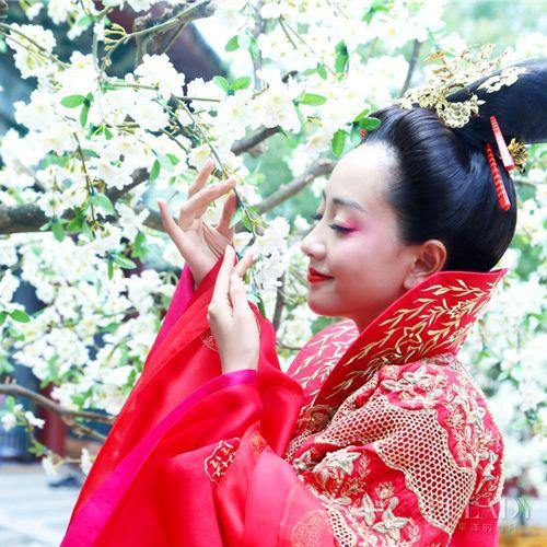 穿古装的美女内衣图片_内衣美女古装图片(2)