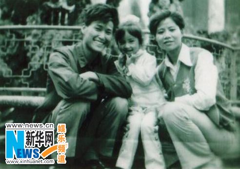 歆艺童年照曝光力证没整容 小时候就是美人胚