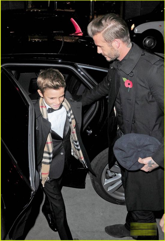 二儿子亮相Burberry庆典活动 父母同现身鼎力支