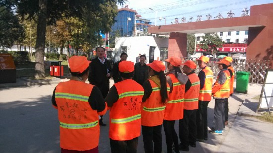 金寨县编办开展慰问环卫工人活动