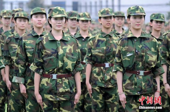 有图有真相:艺术学院新生军训<em>靓妹</em>成排【10】