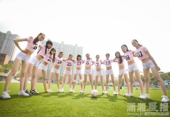 湖南一大学办礼模大赛 参赛女生秀大<em>长腿</em>【5】