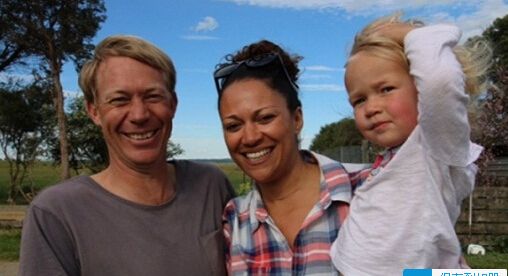 女子人工受孕生女婴与捐精者坠爱河 人工受孕