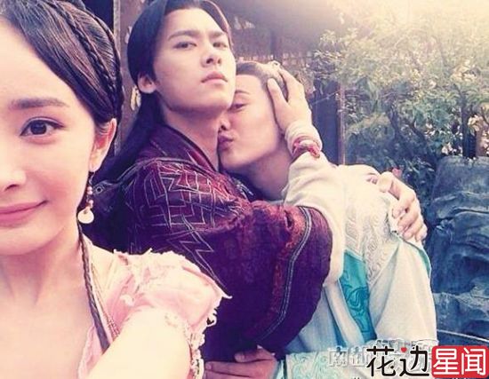 李易峰马天宇玩熊抱郑爽尴尬 李易峰:演gay的