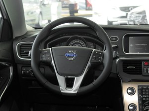 �ֶ���(����) �ֶ���V40 2014�� Cross Country 2.0T ���ݰ�