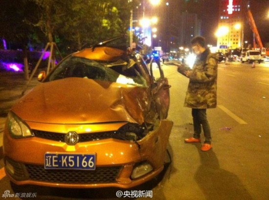 田亮录制节目时遭遇车祸 伤势不明令人担忧(组