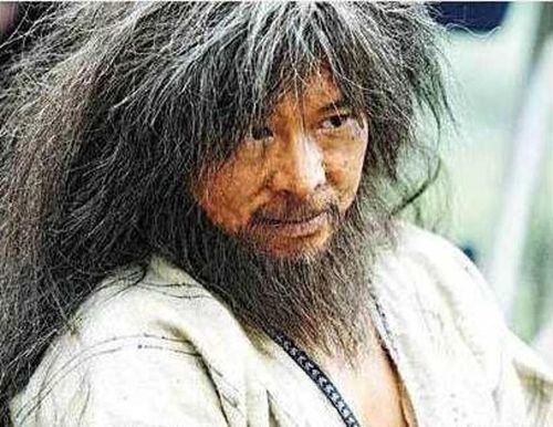 李连杰的功夫真不是白练的,演起乞丐来,也一派丐帮帮主的架势.