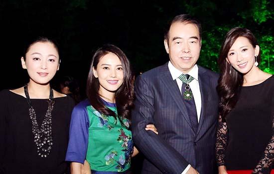 高圆圆邀陈凯歌夫妇喝喜酒 感谢导演让他们结