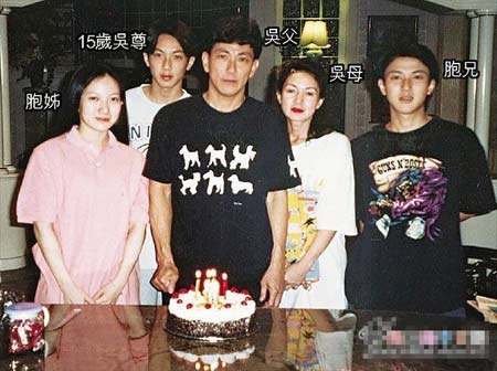 吴尊大学毕业后一直以模特为生,第一部作品是偶像剧《东方茱丽叶