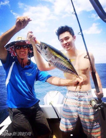 奔跑6兄弟可都是有身材的 邓超郑恺李晨肌肉火