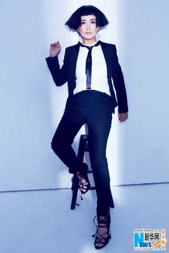 童舒全新时尚大片曝光 中性冷艳似霸道总裁【