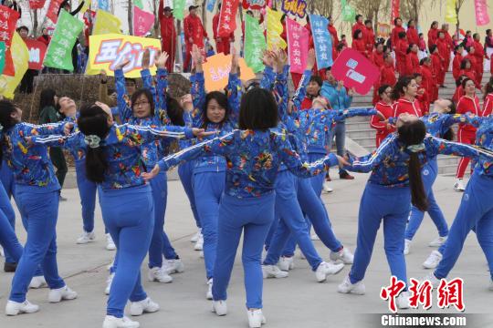 光棍节沈阳法库万人同跳广场舞《法库姑娘》