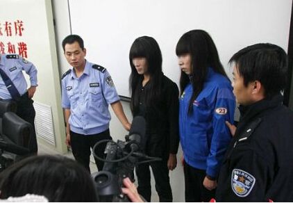 39岁男子<em>男扮女</em>装打工20年 吸毒被抓露馅(图)