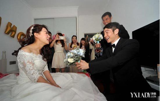 舜天七秒哥吉翔大婚 老婆坐百万宾利惊艳气质