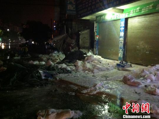 广东清远连山车祸致3死5伤 当事人讲述惊魂一