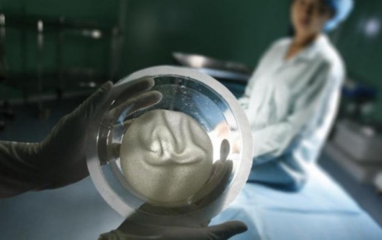 光棍节 帅哥美女街头半裸举牌挑战脱单(组图