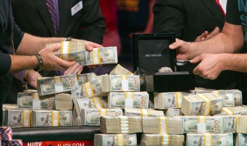 瑞典人摘得2014年 世界扑克锦标赛 头奖 赢得8