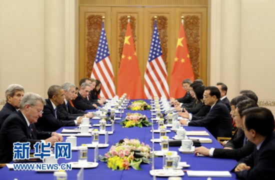 中美经贸战 经济总量_中美经贸谈判国旗(3)