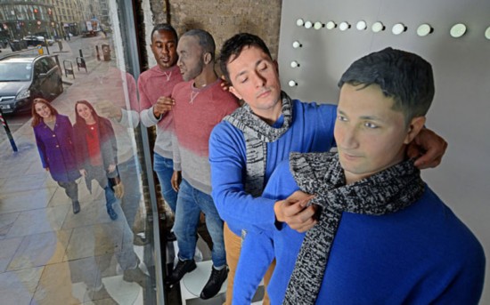 英两男子用3D打印技术造出真人模型寻真爱