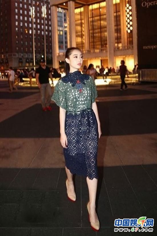 盘点女明星异国街拍时尚秘诀get--人民网·重庆