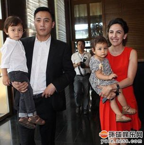 明星的混血儿女长啥样?周华健儿子帅呆了!