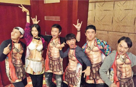 武大校花黄灿灿录跑男现场照与AngelababyPK