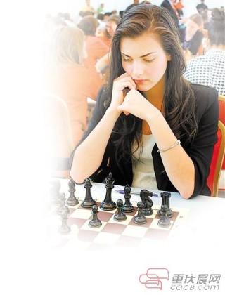 19岁国际象棋女棋手引关注 网友:长这么靓如何