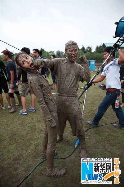 《奔跑吧兄弟》明星集体滚泥潭 网友惊呼接地