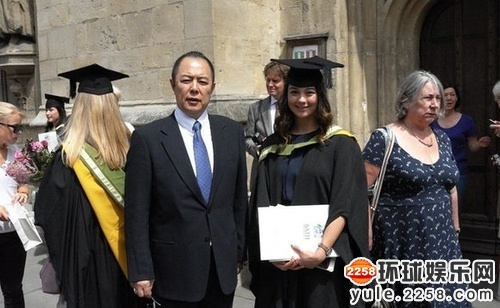 明星的混血儿女长啥样?周华健儿子帅呆了!