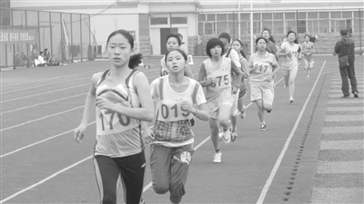 池州市举行第十三届中学生田径运动会