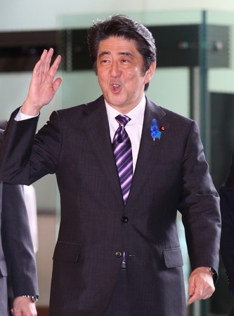 安倍欲射“三支箭”恢复日本经济回避实质问题