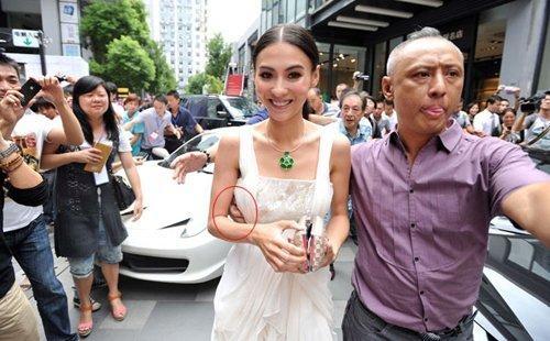 范冰冰王菲杨幂张柏芝 趁乱被摸胸强吻的女星