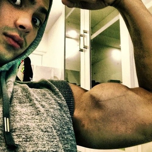 韦唯儿子获得拳击冠军 北大学霸肌肉男(图)